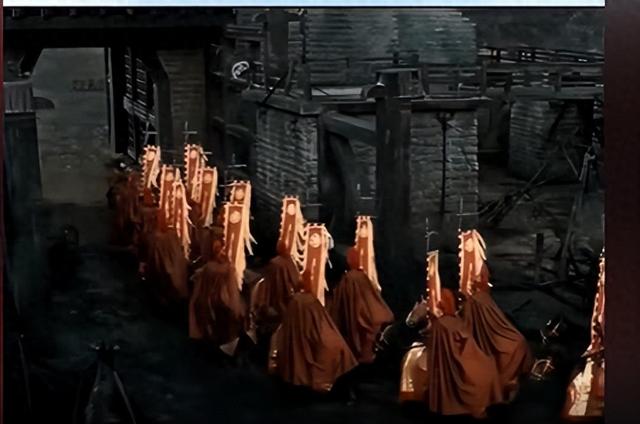 为啥万圣节中国人敢扮鬼，而到了中元节却没人玩了？评论区炸锅了