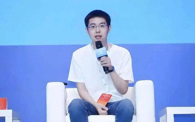 王兴兴:机械狗卖2.7万实现“遛狗自由”，放话“机器人交税”