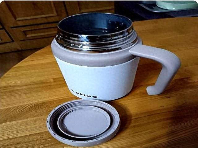 男子多次将精液射入女同事水杯中！事件细节详细曝出，网友爆评