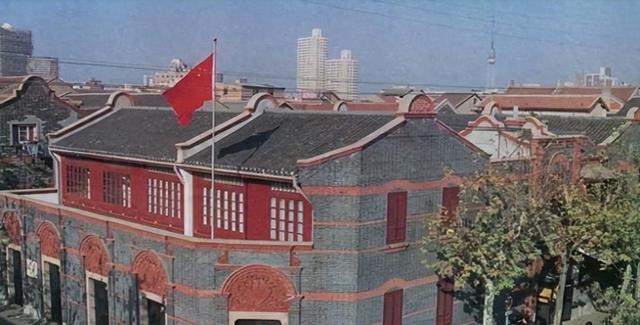 他是十大元帅之一，蒋介石称他是武圣，彭老总在他面前甘愿为将！