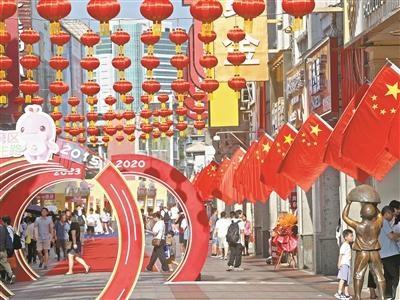 文明旅游深入人心 团圆假期温馨和谐