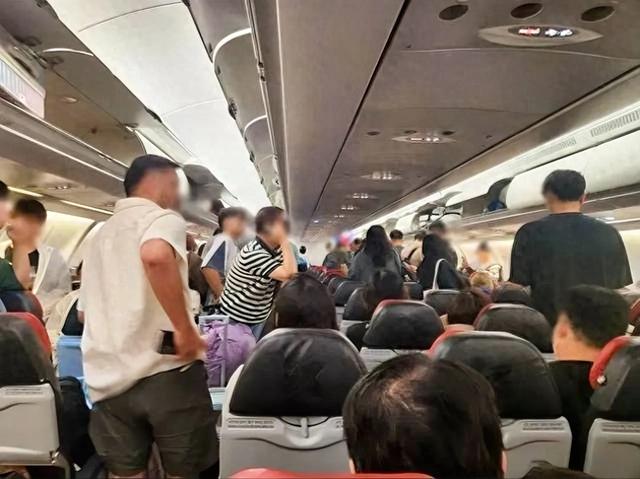 亚航一客机降错机场！乘客、空乘全懵了