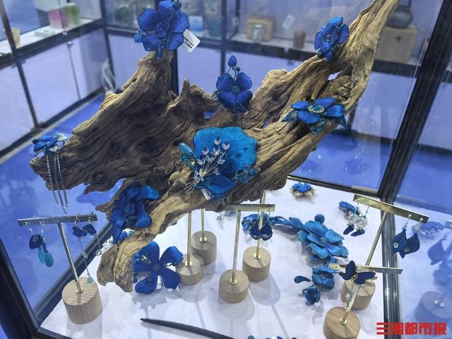 金奖15件出炉！湖南文旅商品大赛“神仙打架”，非遗潮玩惊艳亮相｜打卡旅博会