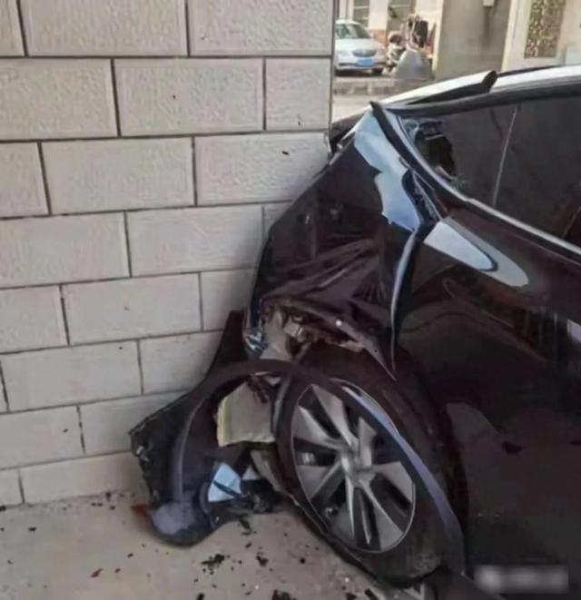 4s苹果刷机一般多少钱一次(买得起新能源修不起省钱标签彻底翻车)