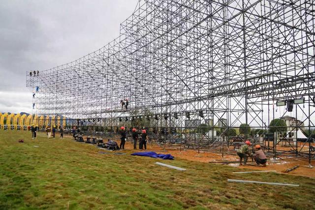 本周末“热浪”开唱 2025峨眉山热浪飞行音乐节场地搭建进入冲刺阶段
