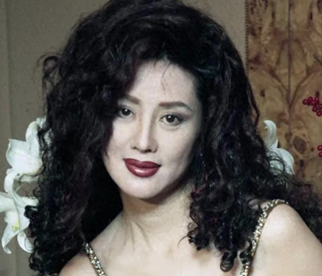 她是中国第一美妇，拍过风月片，蹲过牢离过婚，也被克林顿接见