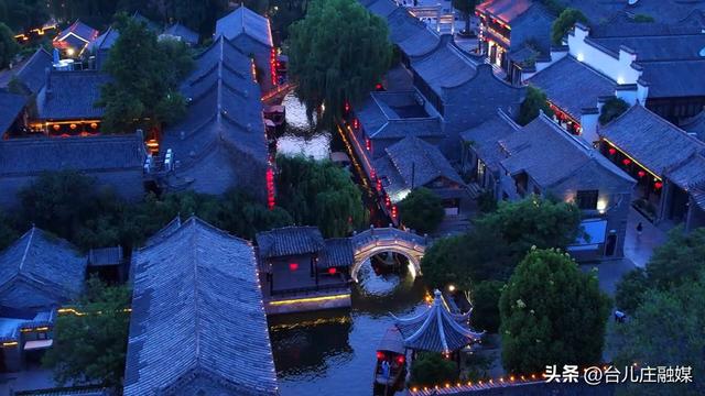 台儿庄古城夜游人气旺 运河文化焕发新活力