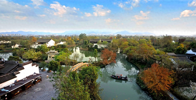 西溪在西，江海在东，组成了“杭州湿地双璧”