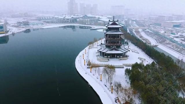 白银冬韵，冰雪奇缘：赴一场冬日童话之旅