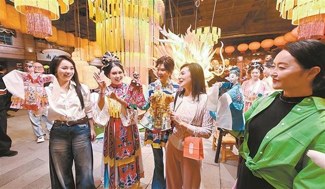 “厦门是一座有大爱的城市”，电影工作者们走进企业一线、深入特色景区