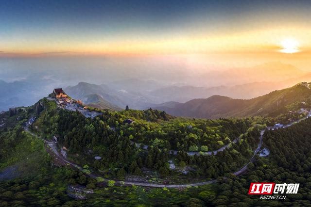 受台风“杨柳”影响 南岳衡山中心景区暂停入园