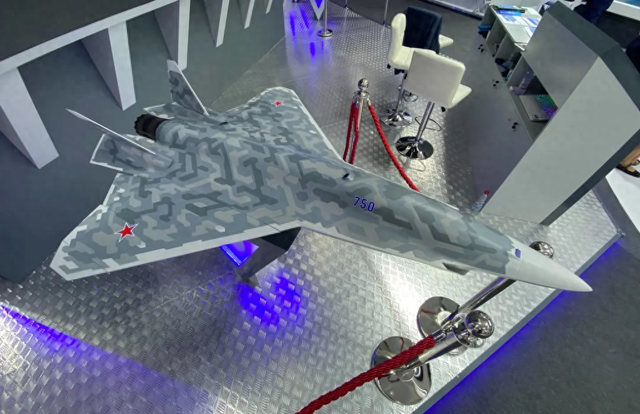 俄罗斯不甘示弱，新款“幽灵战机”亮相迪拜，绝不能被中美甩开