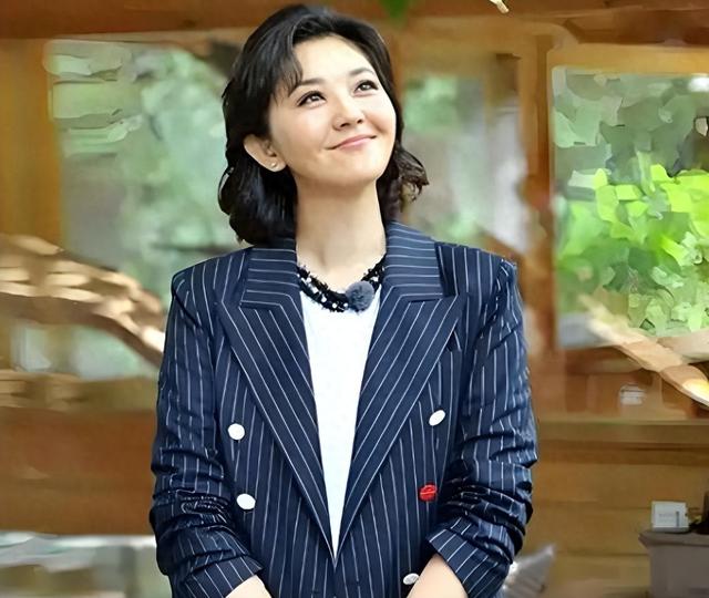 “央视新星” 到销声匿迹，51 岁方琼一步错步步错，现状太令人惋惜