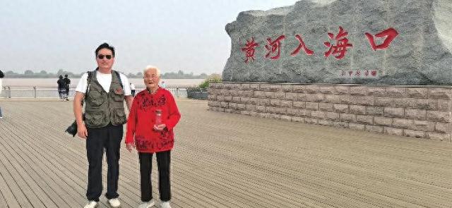 从家乡到黄河源头再到入海口 他带着80多岁母亲沿黄河逛个遍