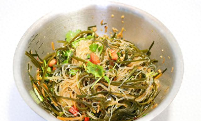 最简单的家常菜，一煮一拌就上桌，开胃解腻，实惠又好吃