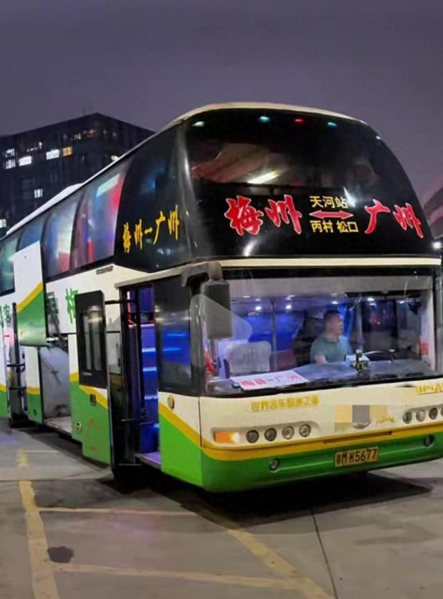 网约大巴火了？比高铁便宜一半还送上门，内行：这3个优势太戳人