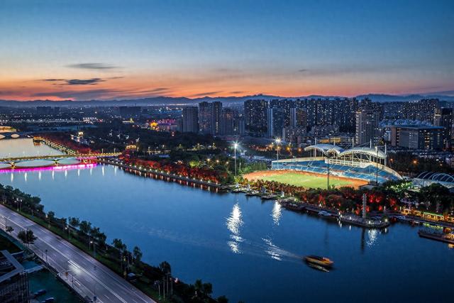 法拉利开进环球影城“后院”？主题公园扎堆北京副中心背后