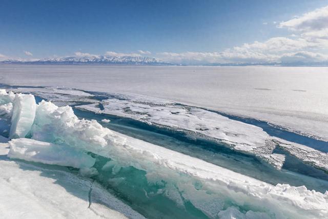 颜值不输贝加尔湖，中国也有自己的冰湖！今年冬天国内看冰第一名