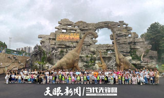 距贵阳市中心1小时车程 体验贵州“恐龙小镇”