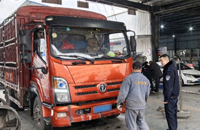 优化年检（重庆大渡口车管所优化车检一件事服务群众）