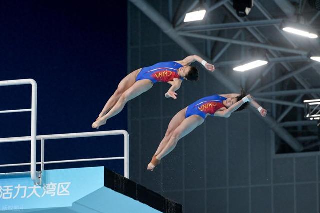 全运会跳水-陈芋汐/掌敏洁问鼎女子双人10米跳台 全红婵组合获第五