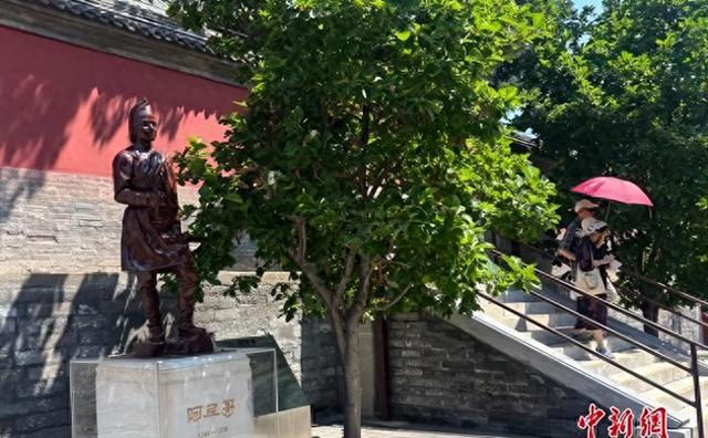 尼泊尔工艺家建造的白塔里，藏着148字的日军侵华物证