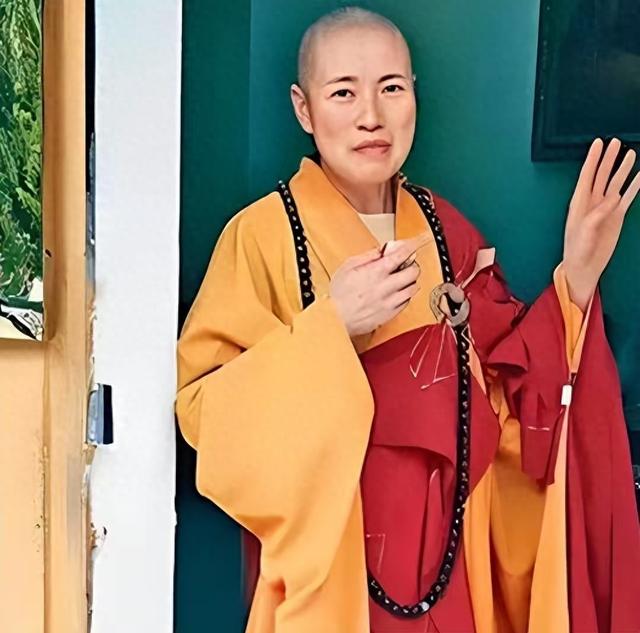 “风流尼姑”释智定落网，白天贪墨钱财，晚上与和尚醉生梦死！