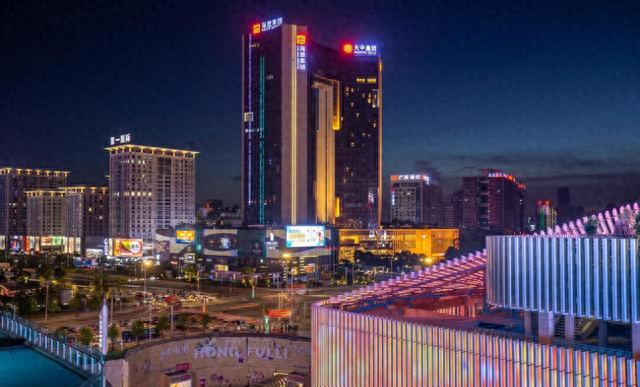 刚从东莞塘厦回来，毫不客气的说，塘厦就是全国郊区城建天花板！