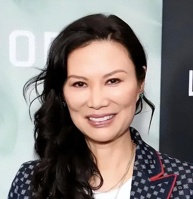 睡完首富睡总统！从厂妹到顶级名媛，靠男人捞到268亿，她凭啥？