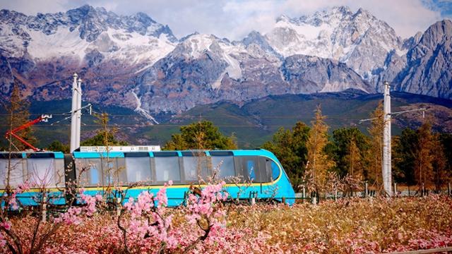 丽江雪山观光火车：打造“交通+旅游”绿色出行新标杆