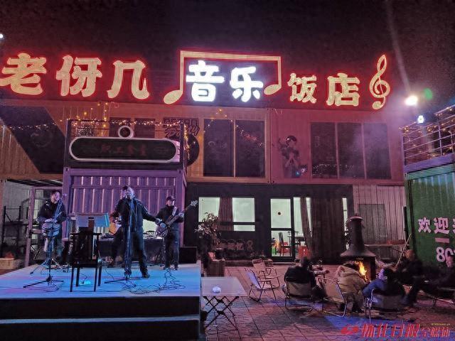福地怀化懂你如家|灯火映夜色烟火暖人心洪江区“芳华年代”夜游街区成宵夜打卡新地标