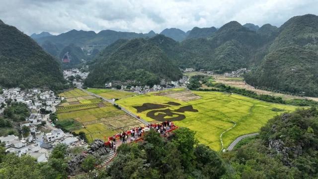 兴义万峰林：秋景正盛 开启身心疗愈之旅
