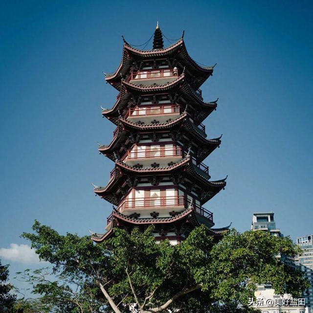 Discover Chung Ying Street’s Hidden Cape Gem!