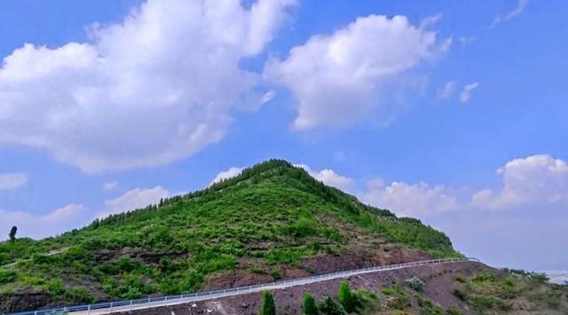 终于挖到这座风景绝美的小众山峰！济南市区自驾1h直达，太适合周末放松~