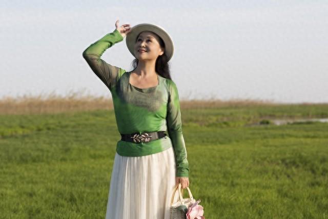 别瞎猜了！女人动情时，这三个“身体暗号”男人一摸一个准