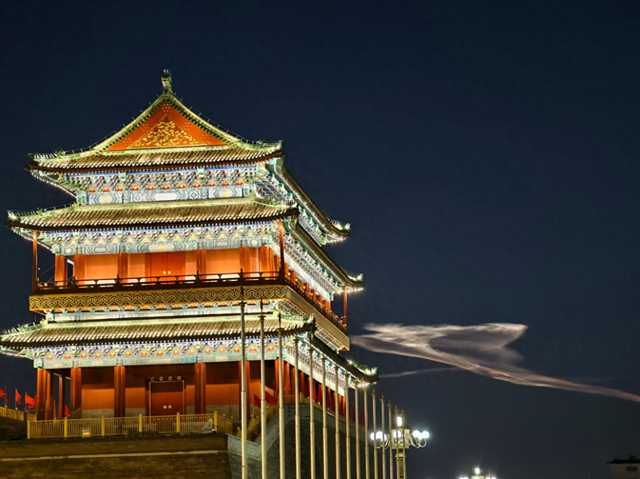 北京傍晚天空现神奇“光线”！气象专家：这是火箭云