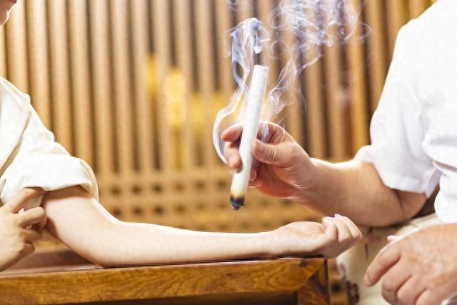 艾灸盒的使用方法（经常使用艾灸盒安全吗如何正确使用医生提醒要了解这3点）