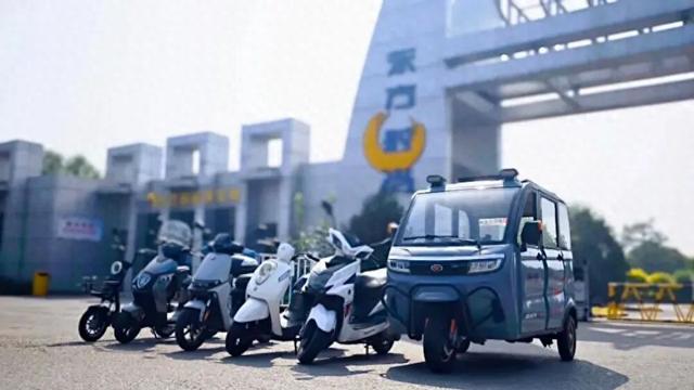 55岁以上车主笑了！不用驾照，这4种电动车就能上路，车主放心骑