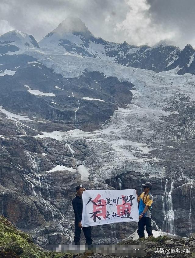 两男子梅里雪山徒步失联 50 天，家属无奈搜寻遗体