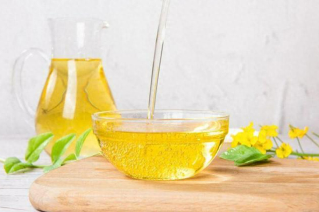 亚麻籽油的功效与作用及副作用（它才是被低估的国民好油）