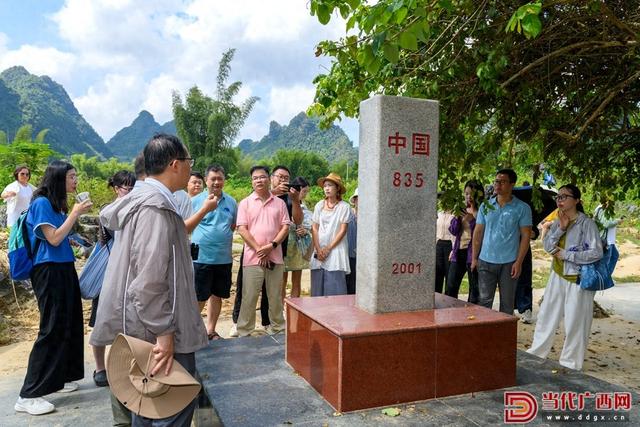 全国文旅媒体人暨文艺名家走进多彩边关