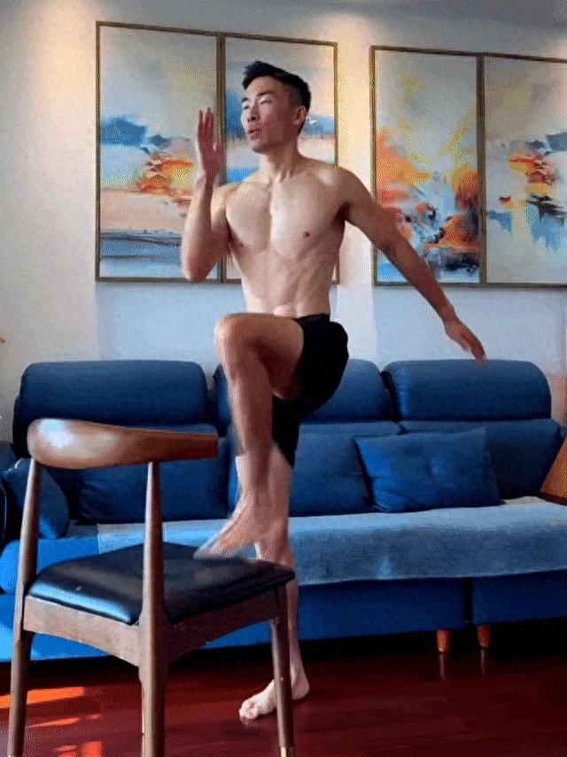 每天站立抬腿100次，大肚腩收回去了，双腿也瘦了一大圈儿