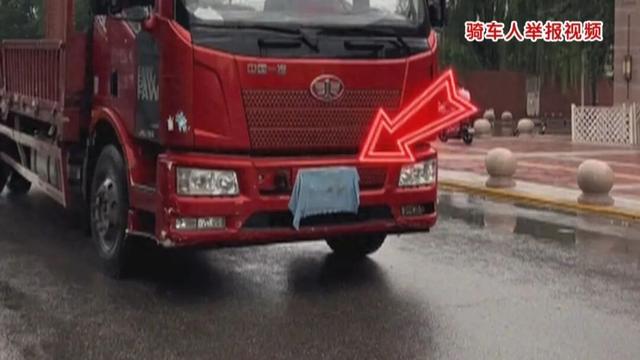 货车司机违法后“着急”接受处罚，民警：有古怪！