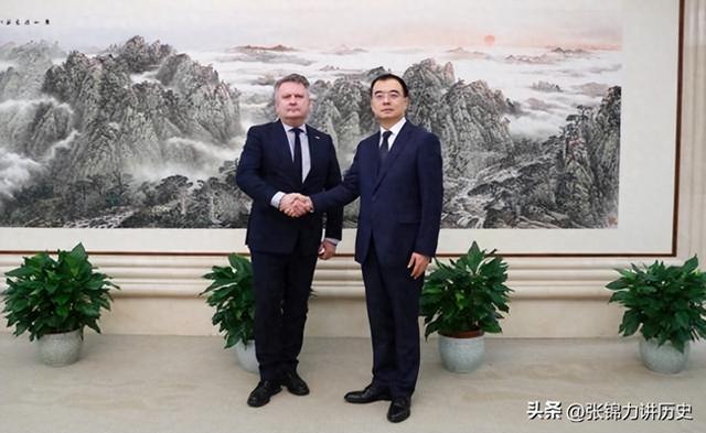 高市早苗拒绝认错，乌克兰派人飞来北京，带来一个中方想要的承诺