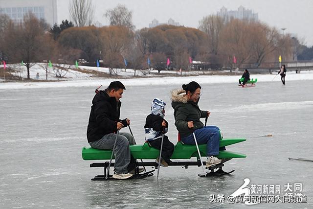文瀛湖畔冬意浓 滑冰乐趣韵无穷