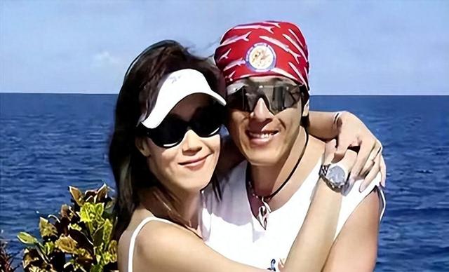 54岁夫妻俩坚持26年不吃肉不生子，如今近照曝光“吓坏”网友