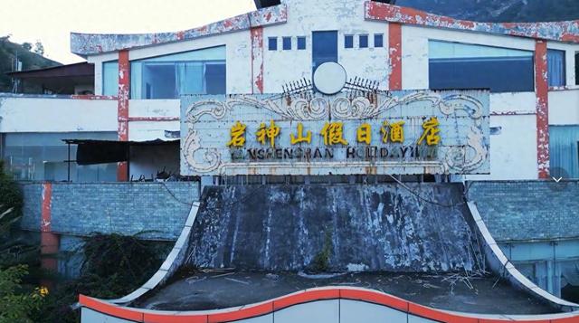 攀枝花神秘的假日酒店，规模宏大保存完好，为何被废无人知晓