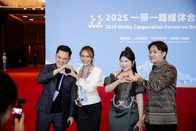 多国网红引潮来，一带一路共“云”香