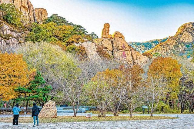 天地凭旷远 山色尽斑斓