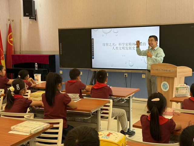 植物专家走进十八中附小，用“绿智之光”点燃科学梦